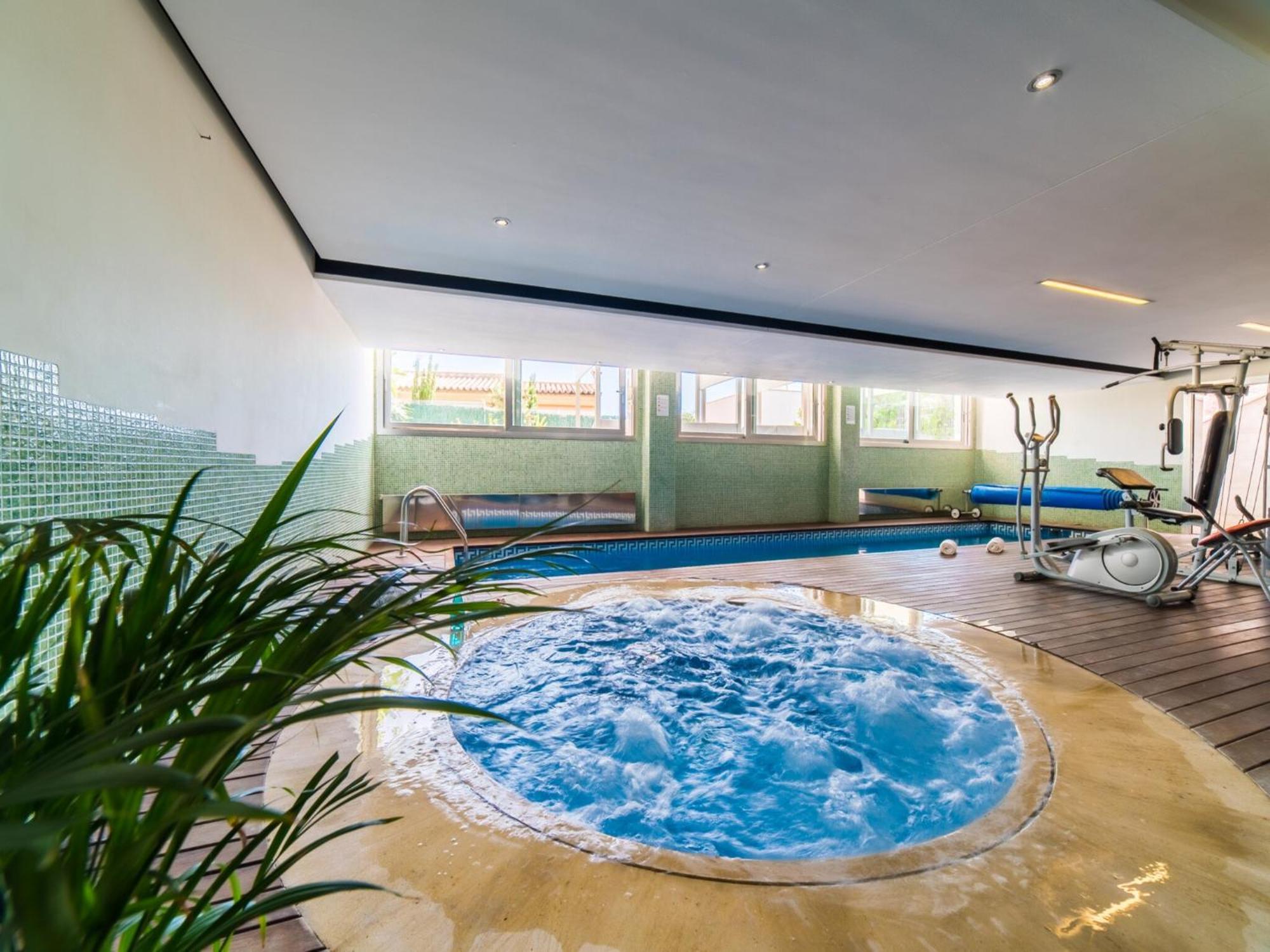 Holiday home In With Jacuzzi *